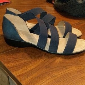 WIDE Life Strides Tuscany Sandal